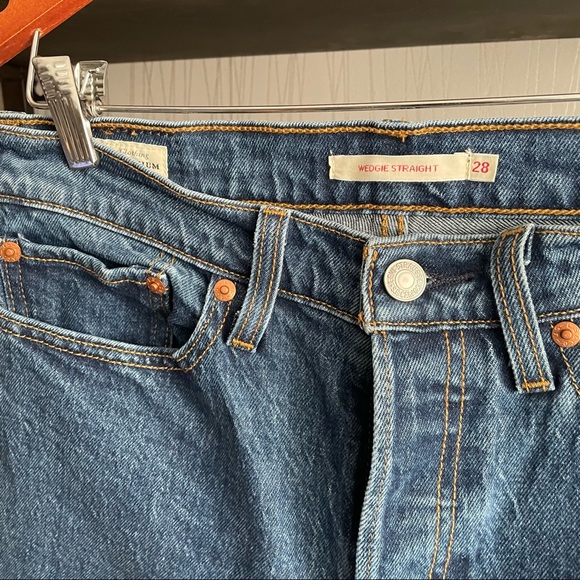 SOLD ๐ซ๐ซ Levi's Premium Wedgie Straight Cropped Jeans - Picture 9 of 13